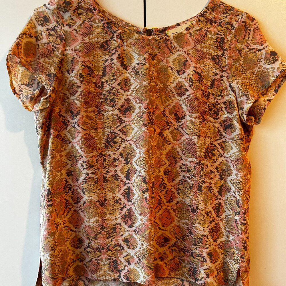 Anthropologie Fynn and Rose Silk Pink Snakeskin Print top with zipper in back